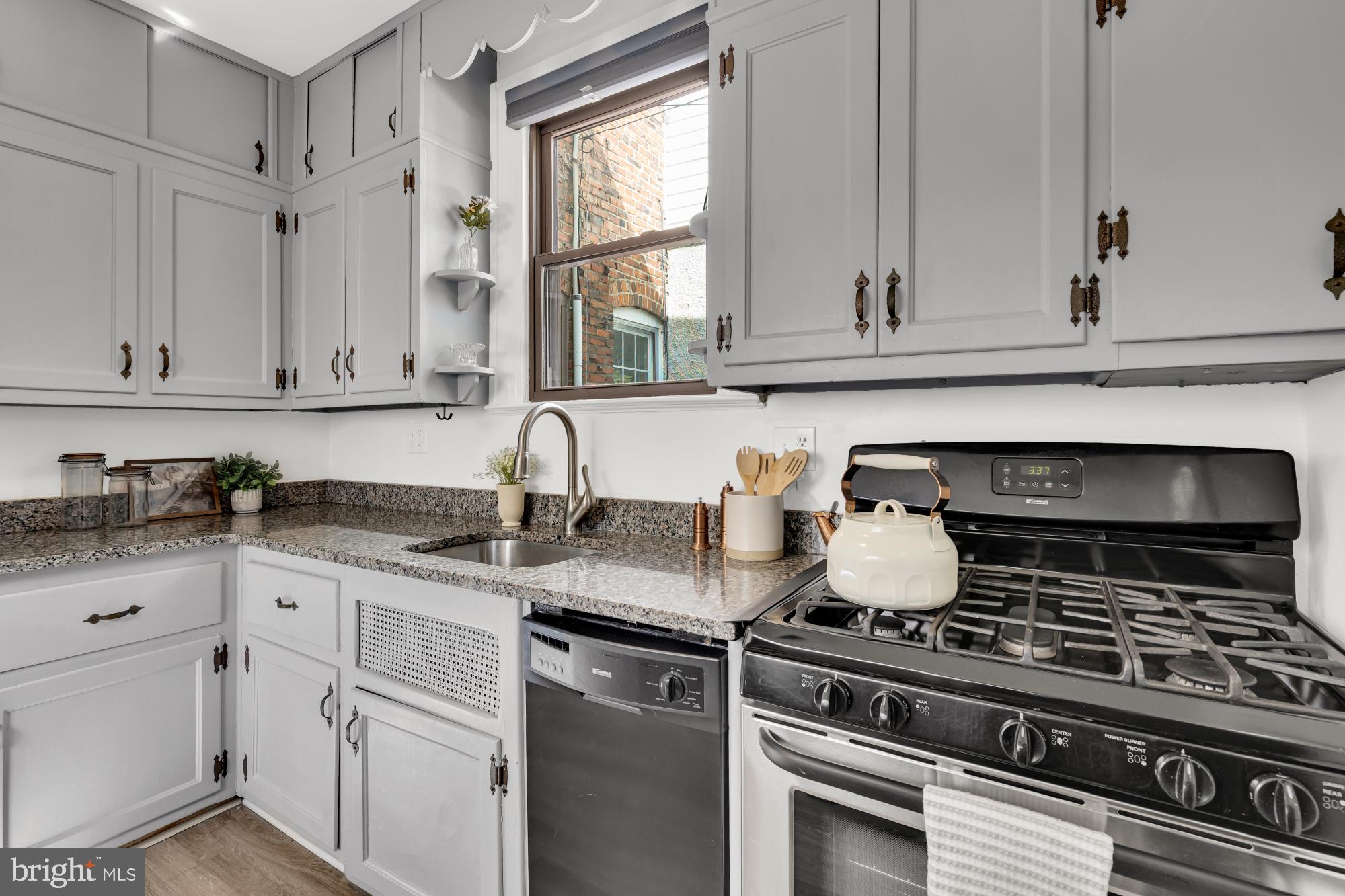 LAKE WALKER - Residential