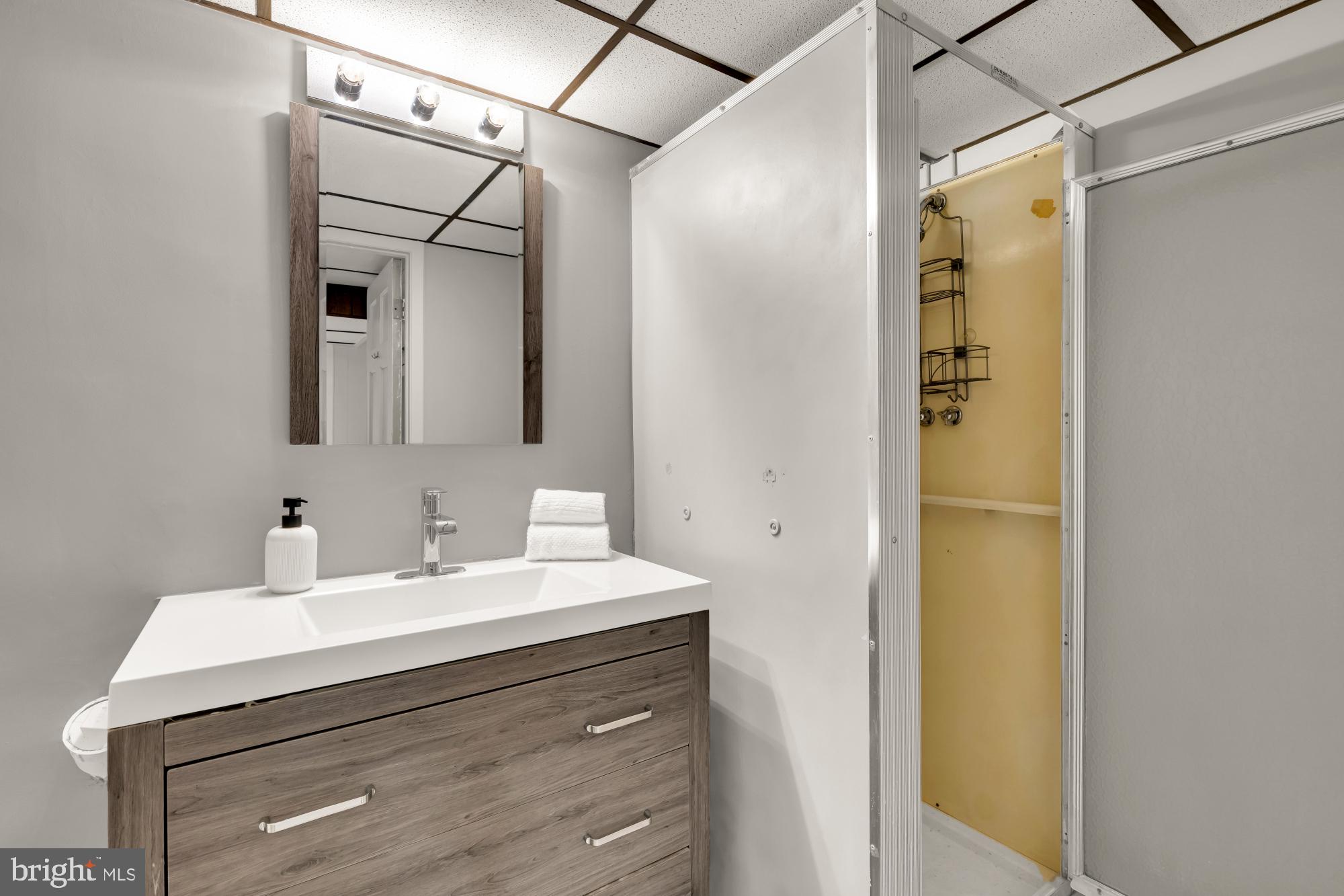 LAKE WALKER - Residential