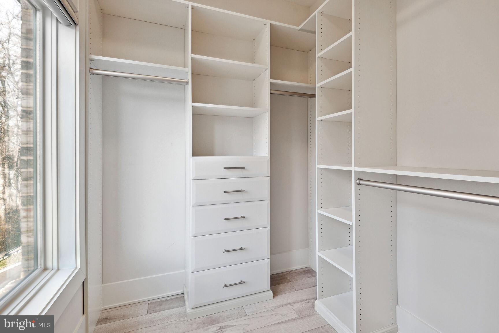 GROSVENOR HEIGHTS - Residential