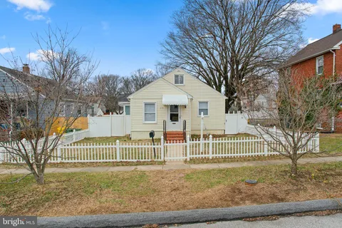 210 W 11th Avenue, Baltimore, MD 21225 - MLS#: MDAA2103208