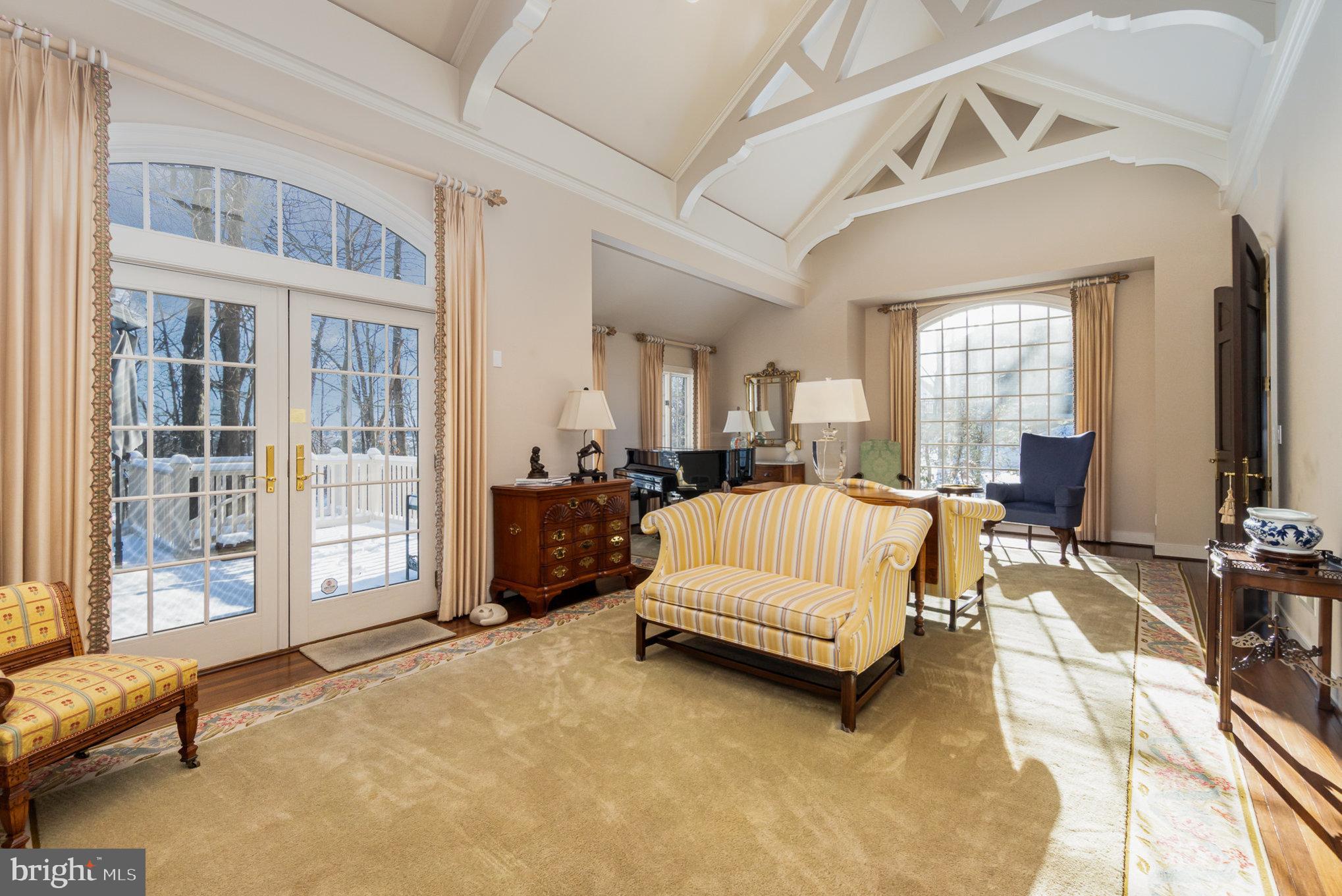 2086 ROSEWOOD LANE