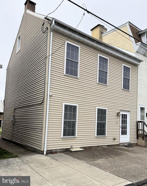 28 S 3RD STREET HAMBURG PA 19526