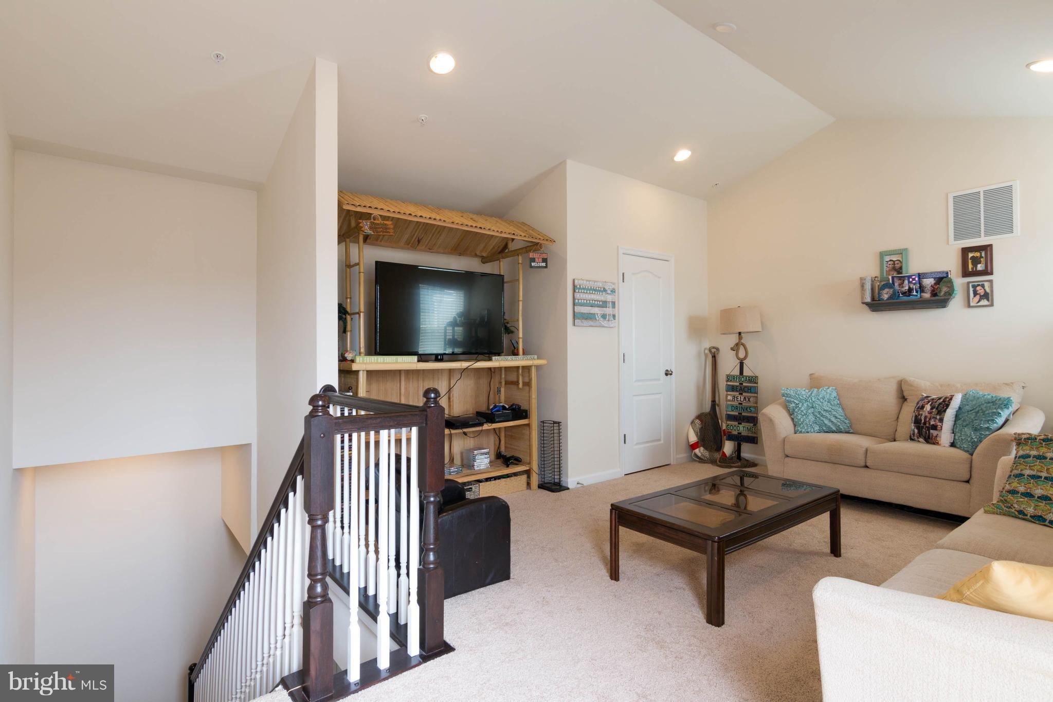 OXFORD SQUARE - Residential Lease