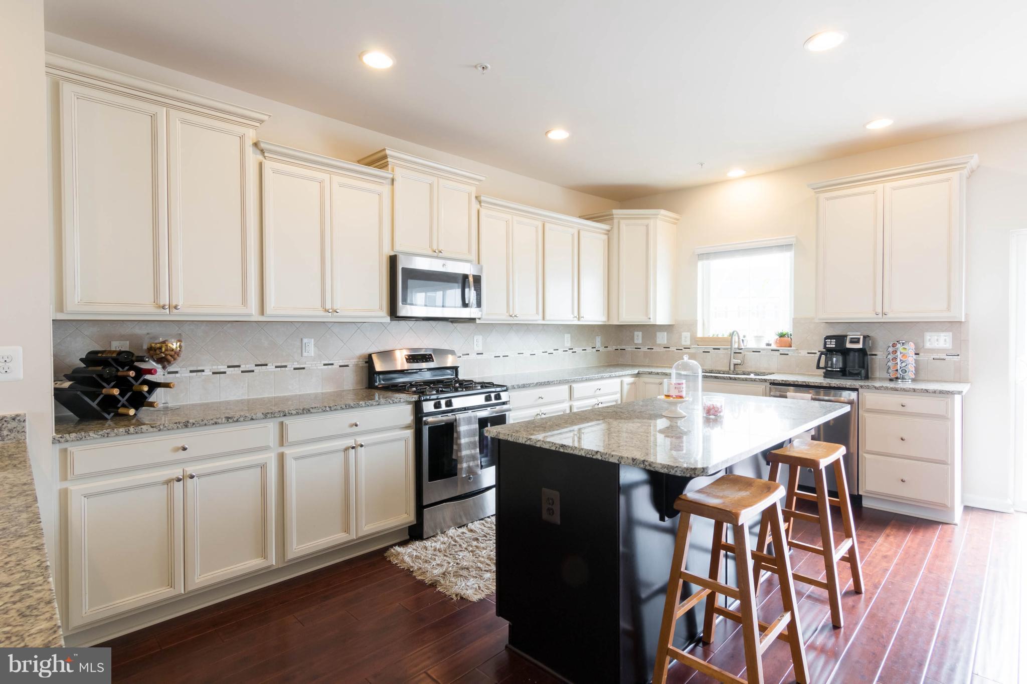 OXFORD SQUARE - Residential Lease