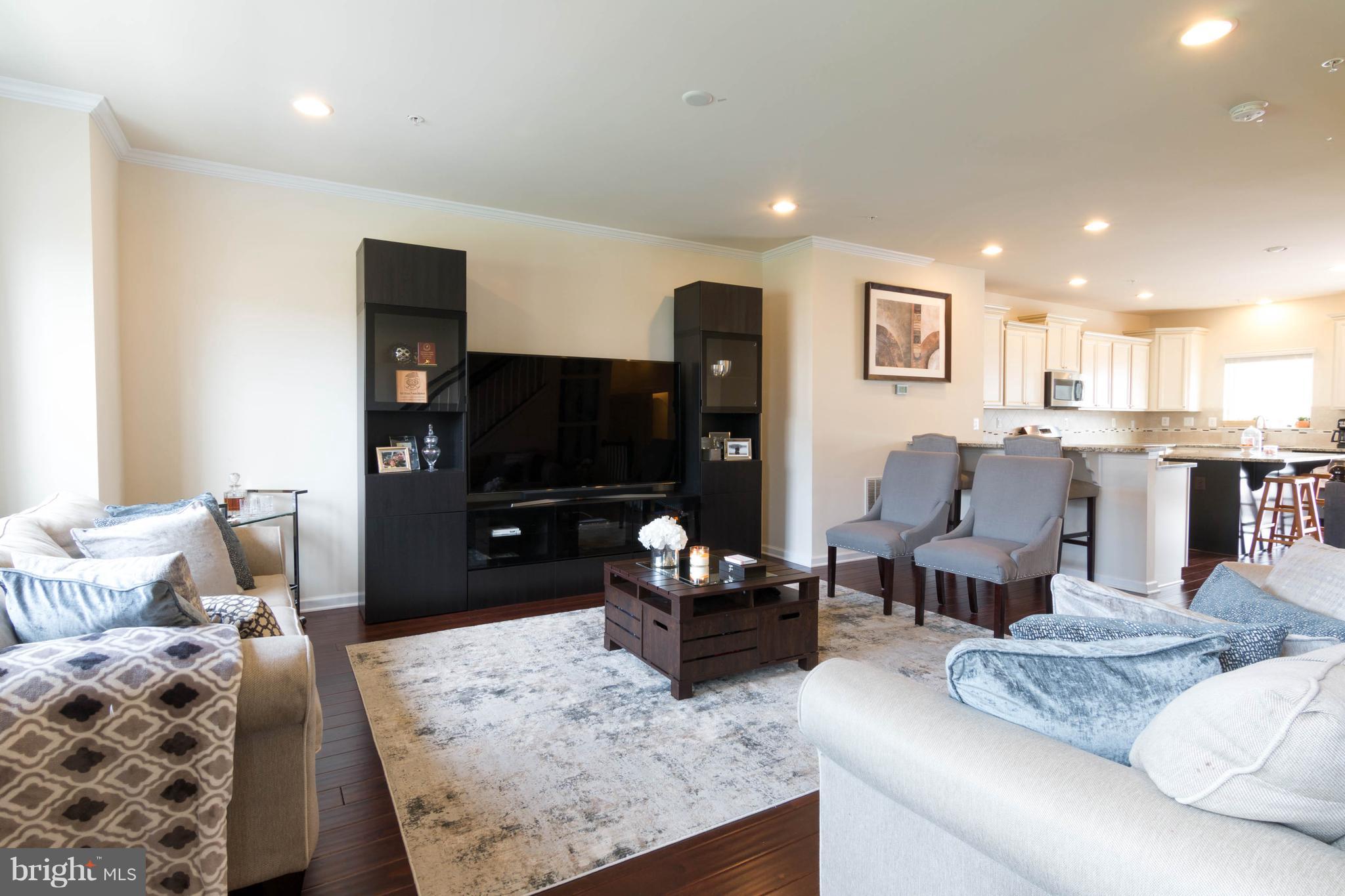 OXFORD SQUARE - Residential Lease