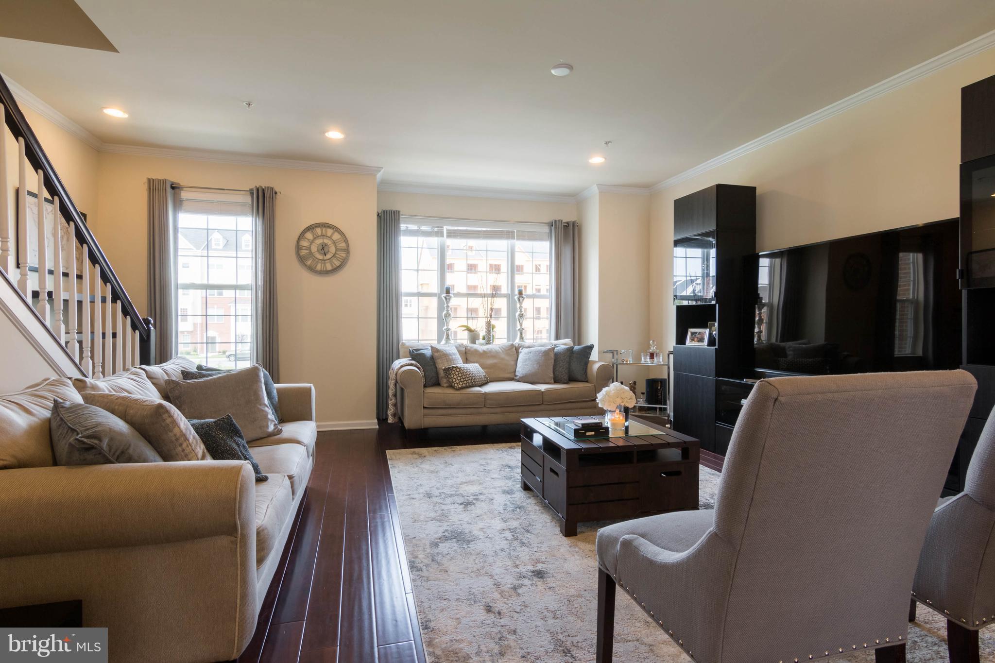 OXFORD SQUARE - Residential Lease