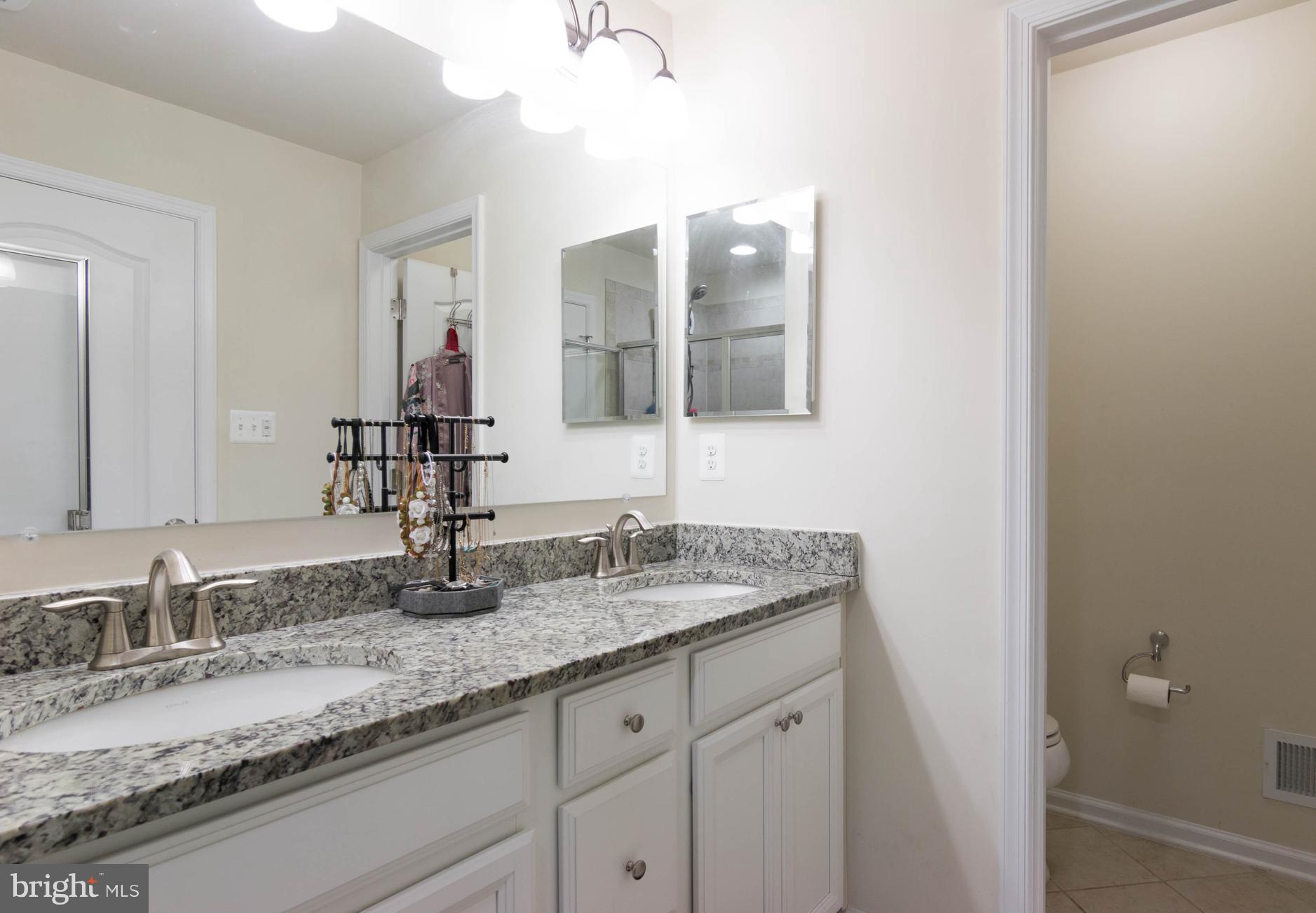 OXFORD SQUARE - Residential Lease