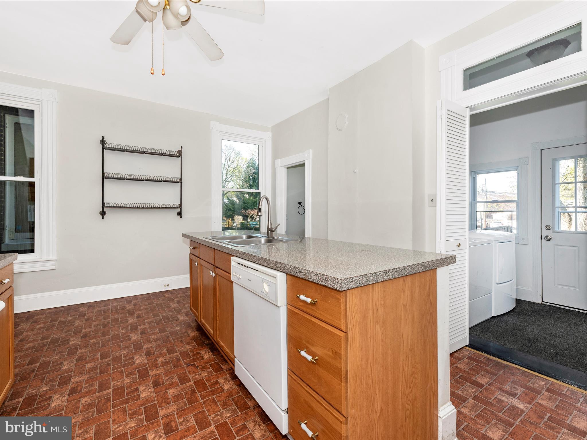 DOWNTOWN WESTMINSTER - Residential