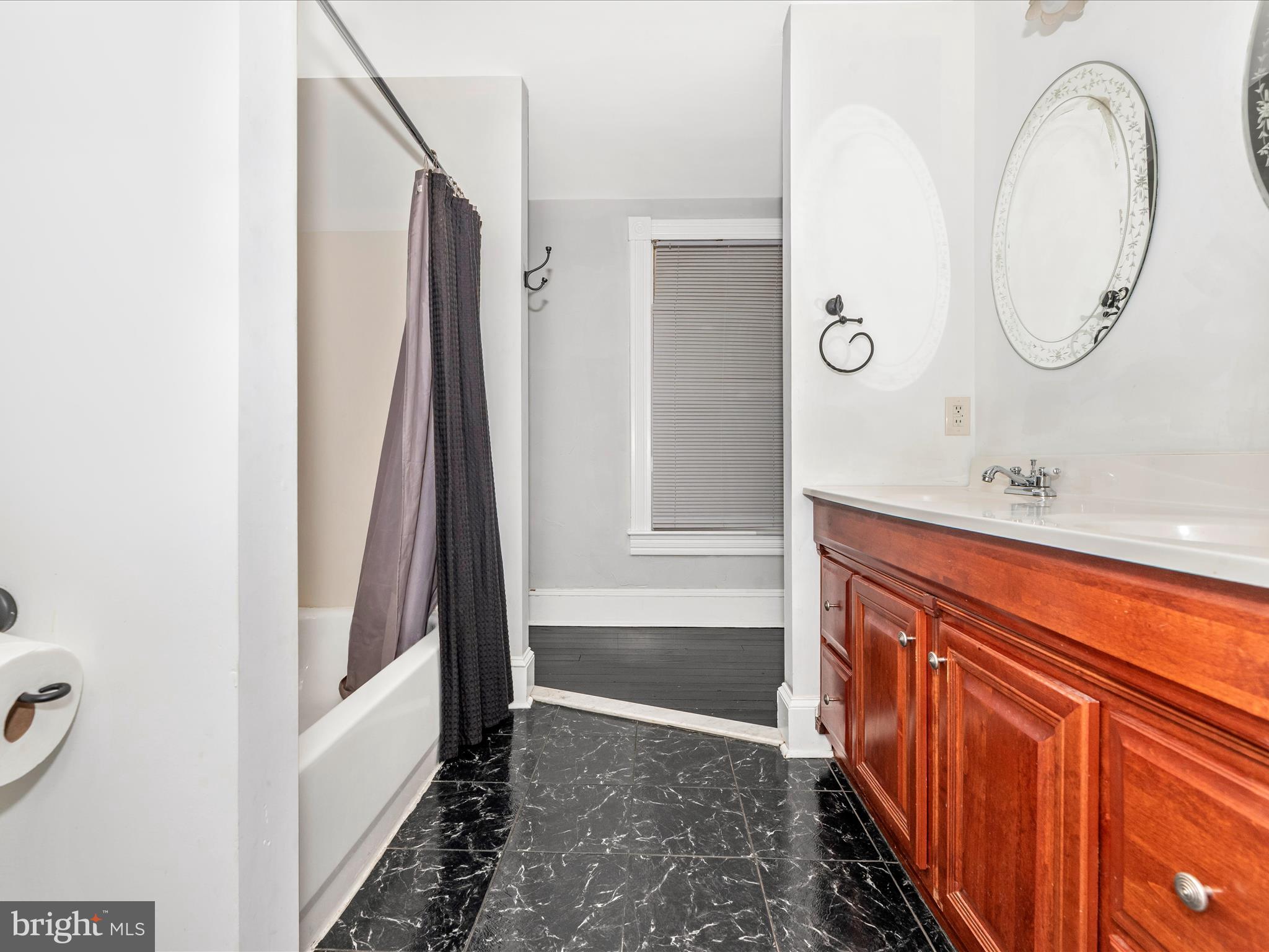 DOWNTOWN WESTMINSTER - Residential