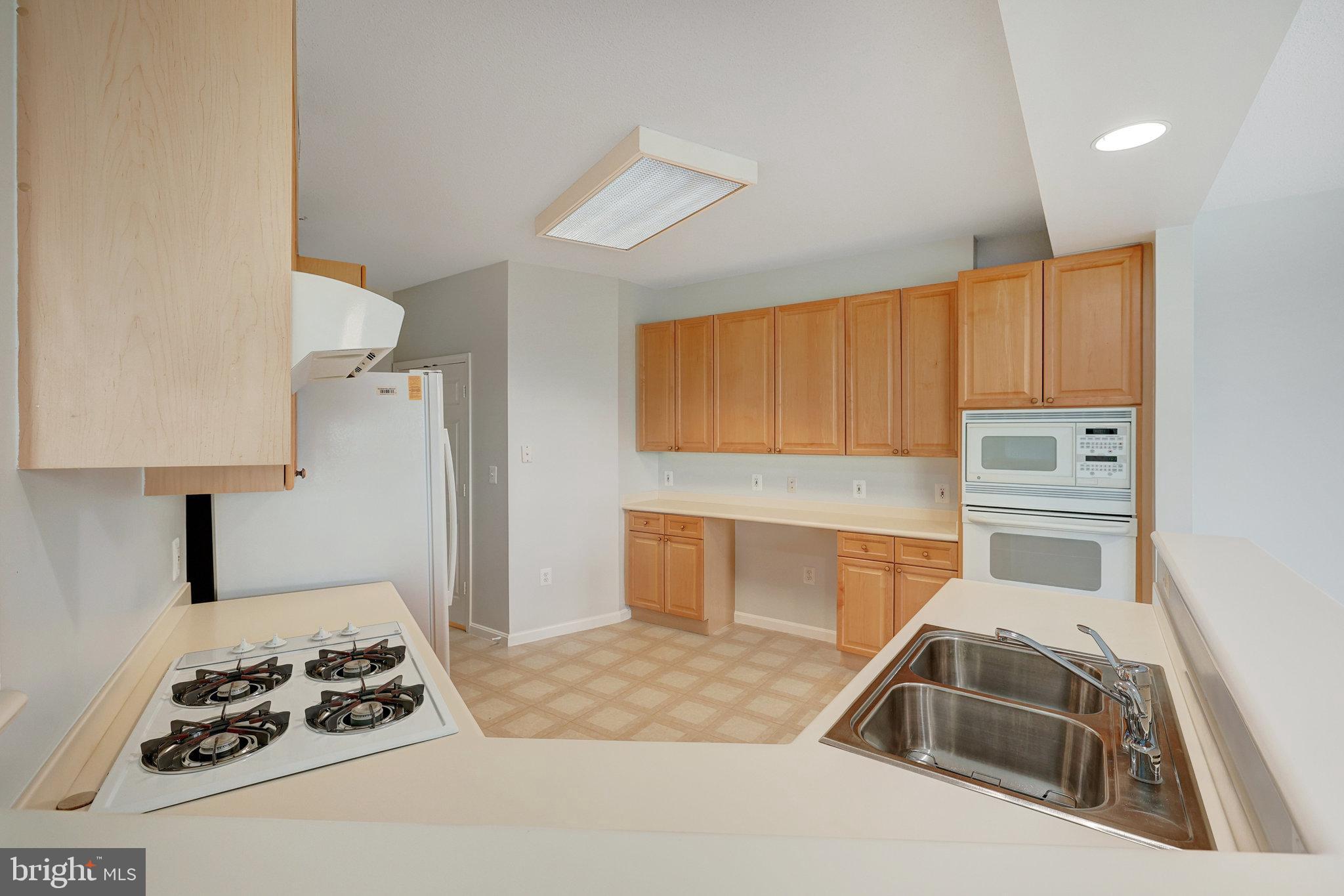 MAGNOLIAS AT LANSDOWNE WOODS - Residential