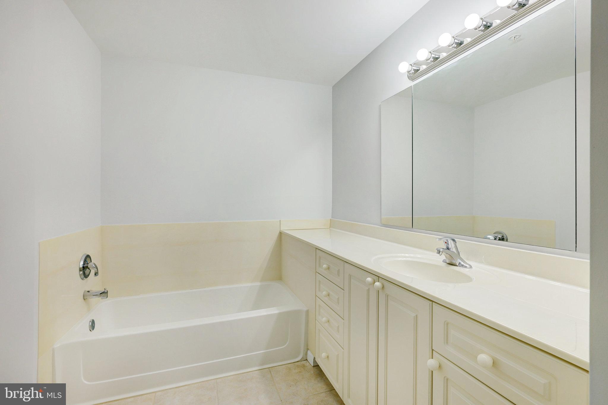 MAGNOLIAS AT LANSDOWNE WOODS - Residential