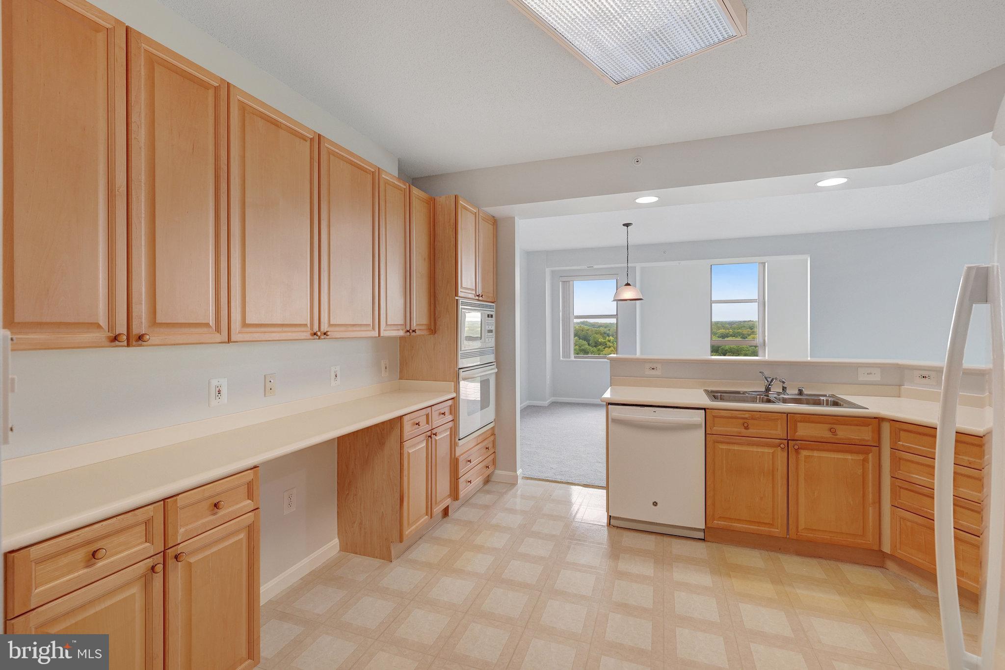 MAGNOLIAS AT LANSDOWNE WOODS - Residential