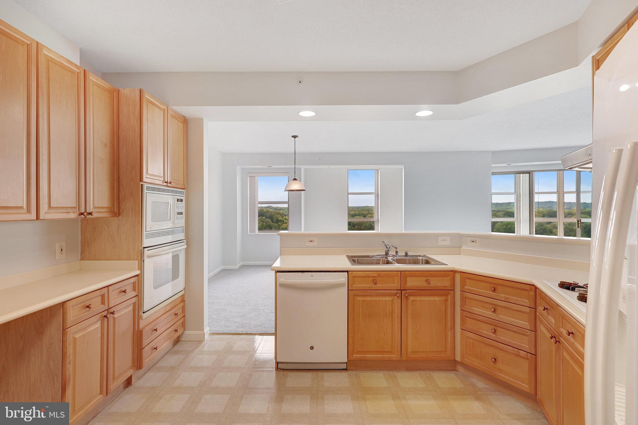 MAGNOLIAS AT LANSDOWNE WOODS - Residential