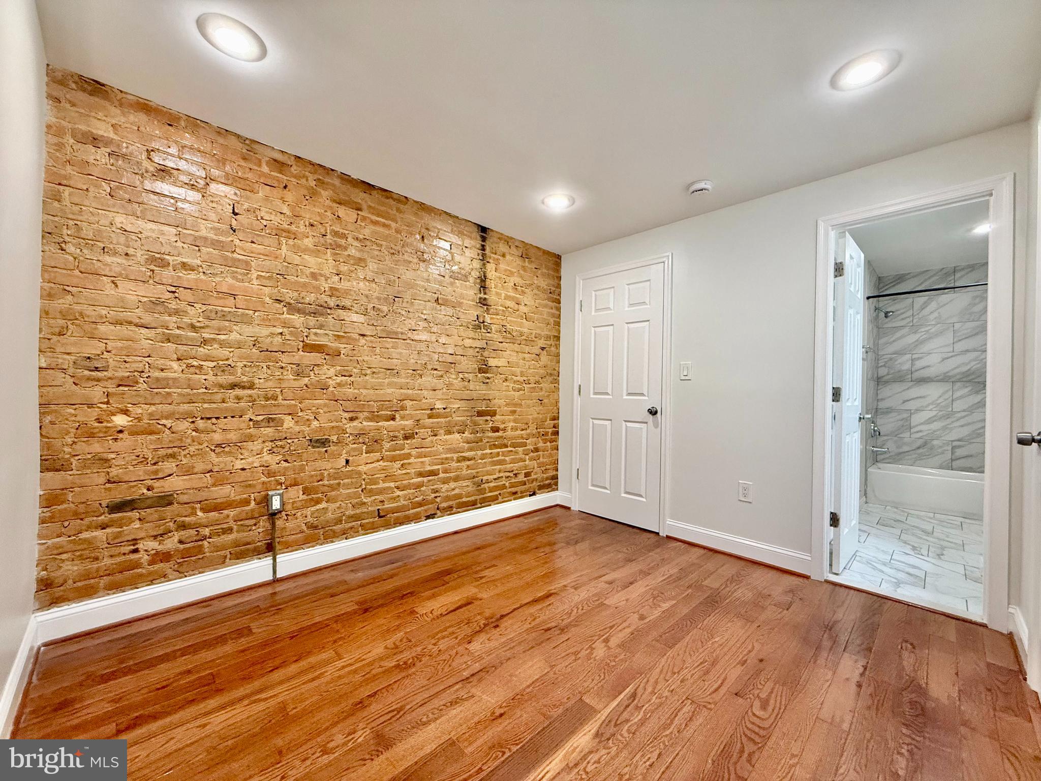 WASHINGTON VILLAGE - Residential Lease