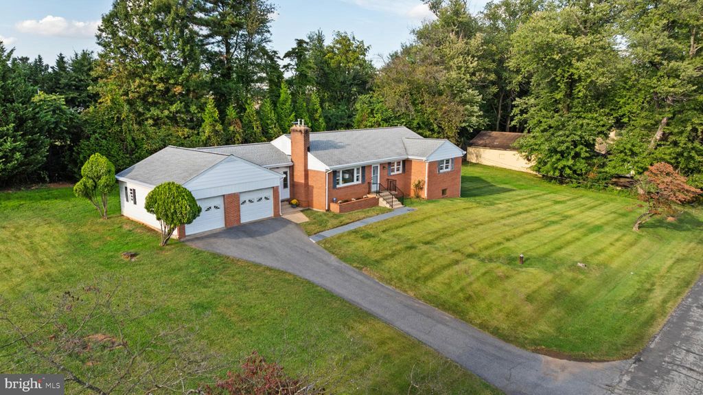 Photo of 11809 Collins Drive, GERMANTOWN, MD 20876 (MLS # MDMC2202222)