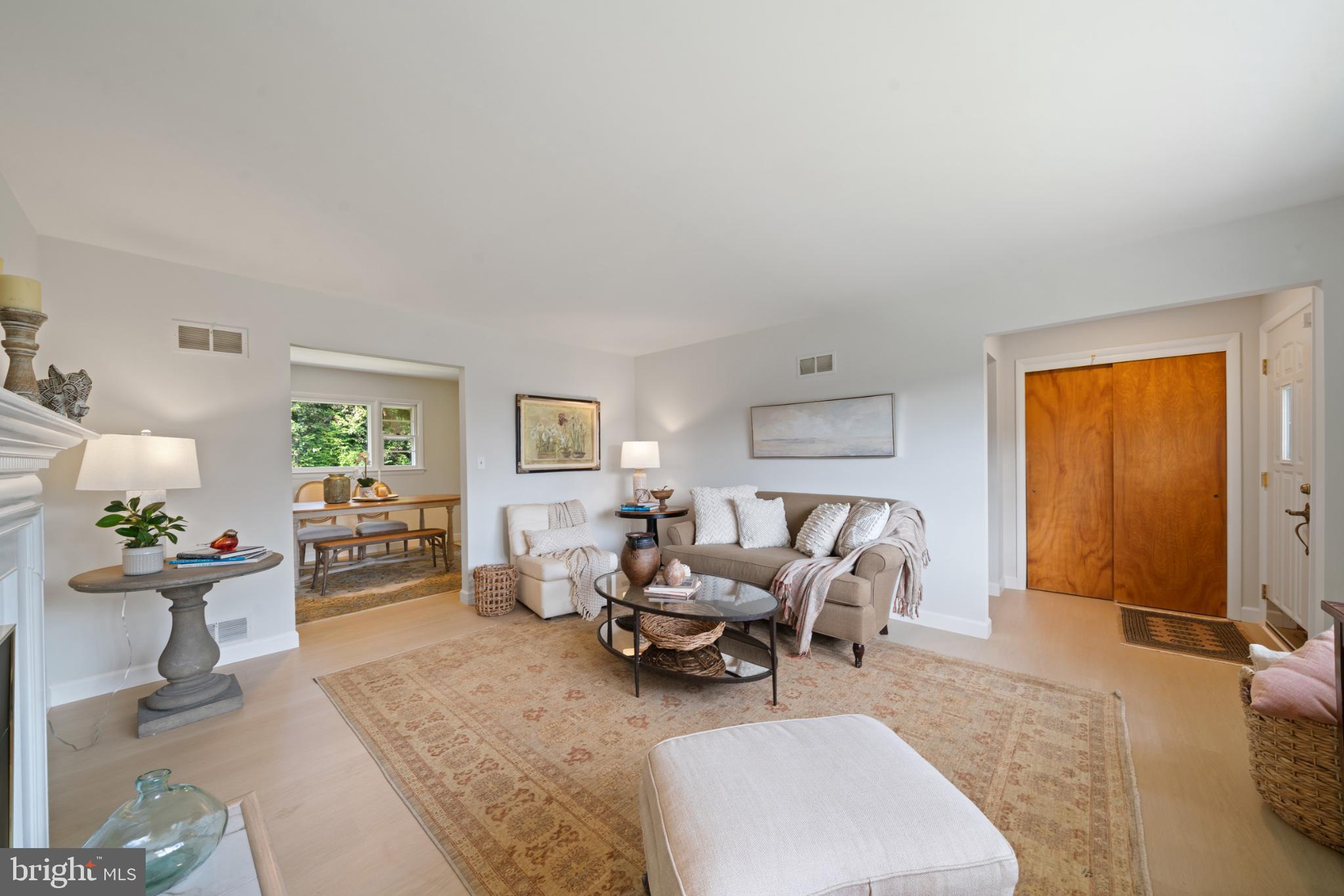 11809 COLLINS DRIVE