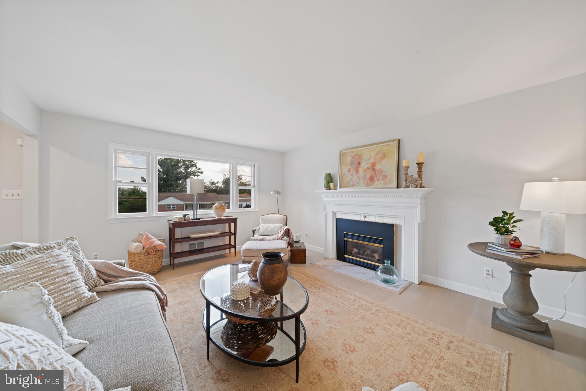 11809 COLLINS DRIVE