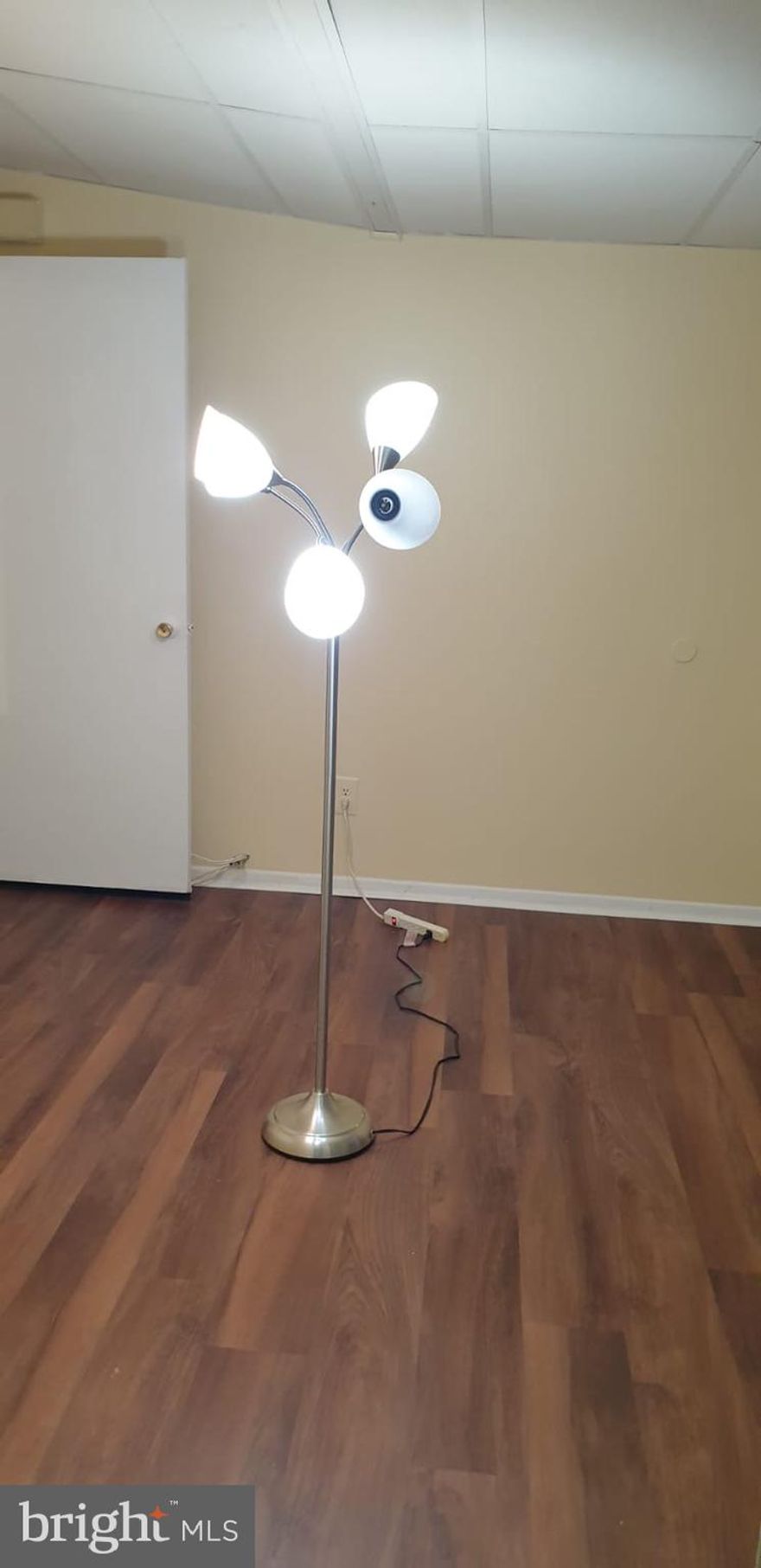 GOOD CREDIT SCORE AND GOOD INCOME REQUIRED. APPLICATION IS THROUGH RENTSPREE