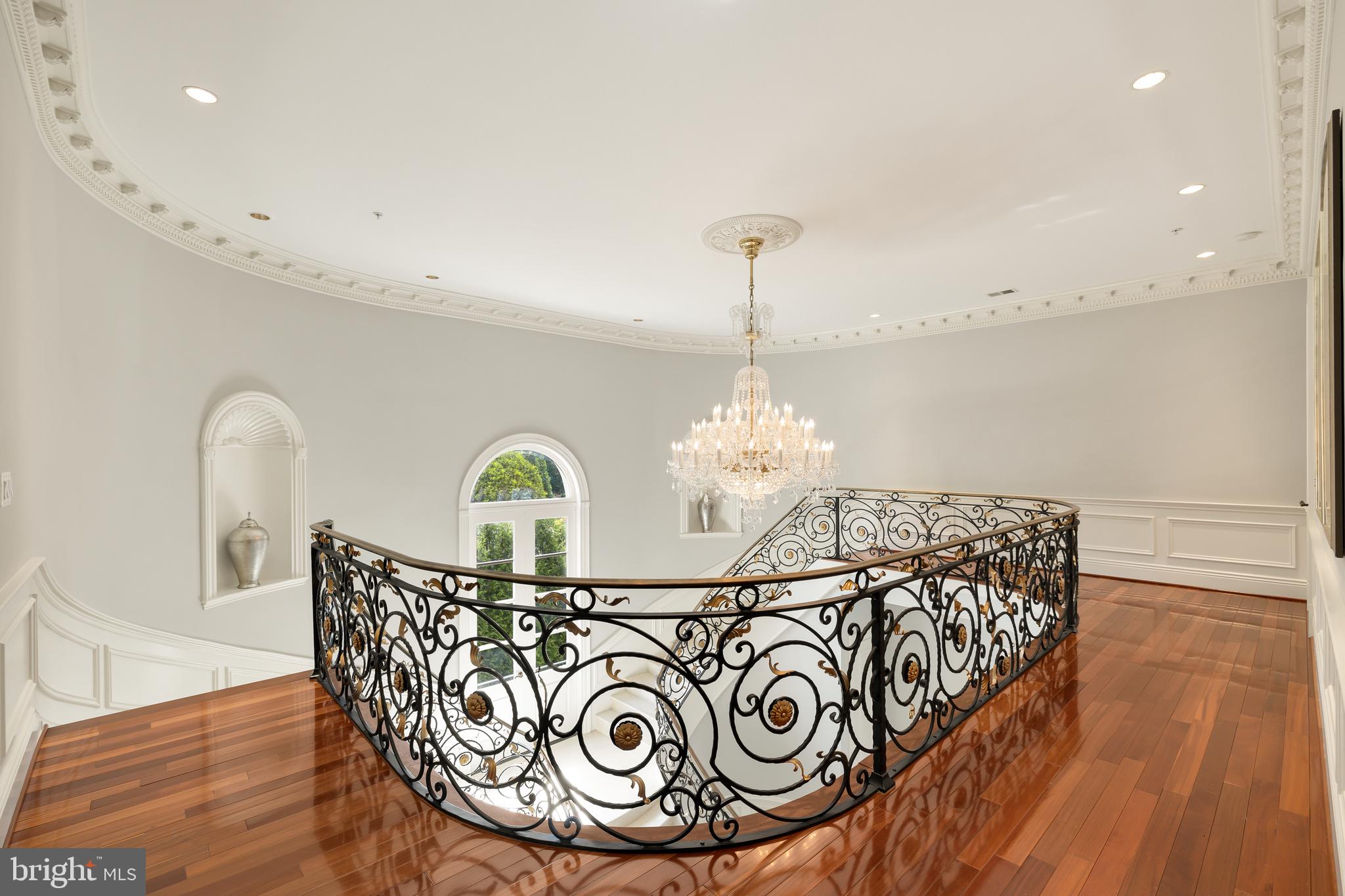 FALCONHURST - Residential