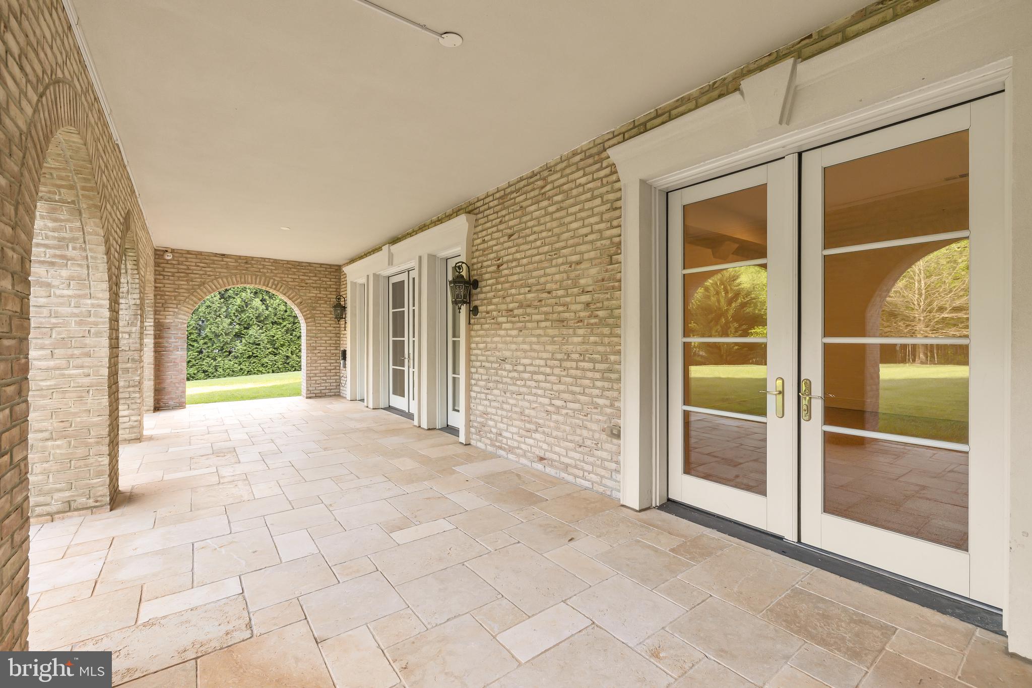 FALCONHURST - Residential