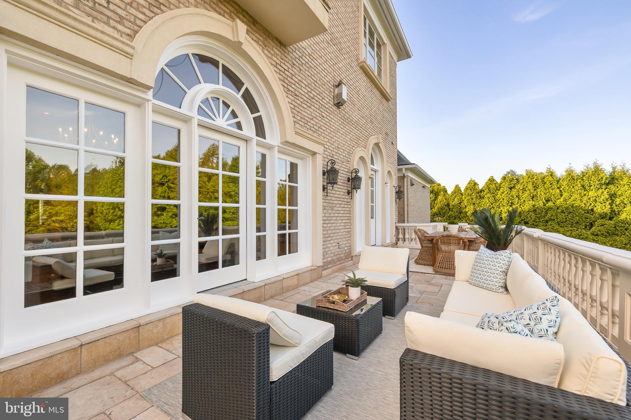 FALCONHURST - Residential