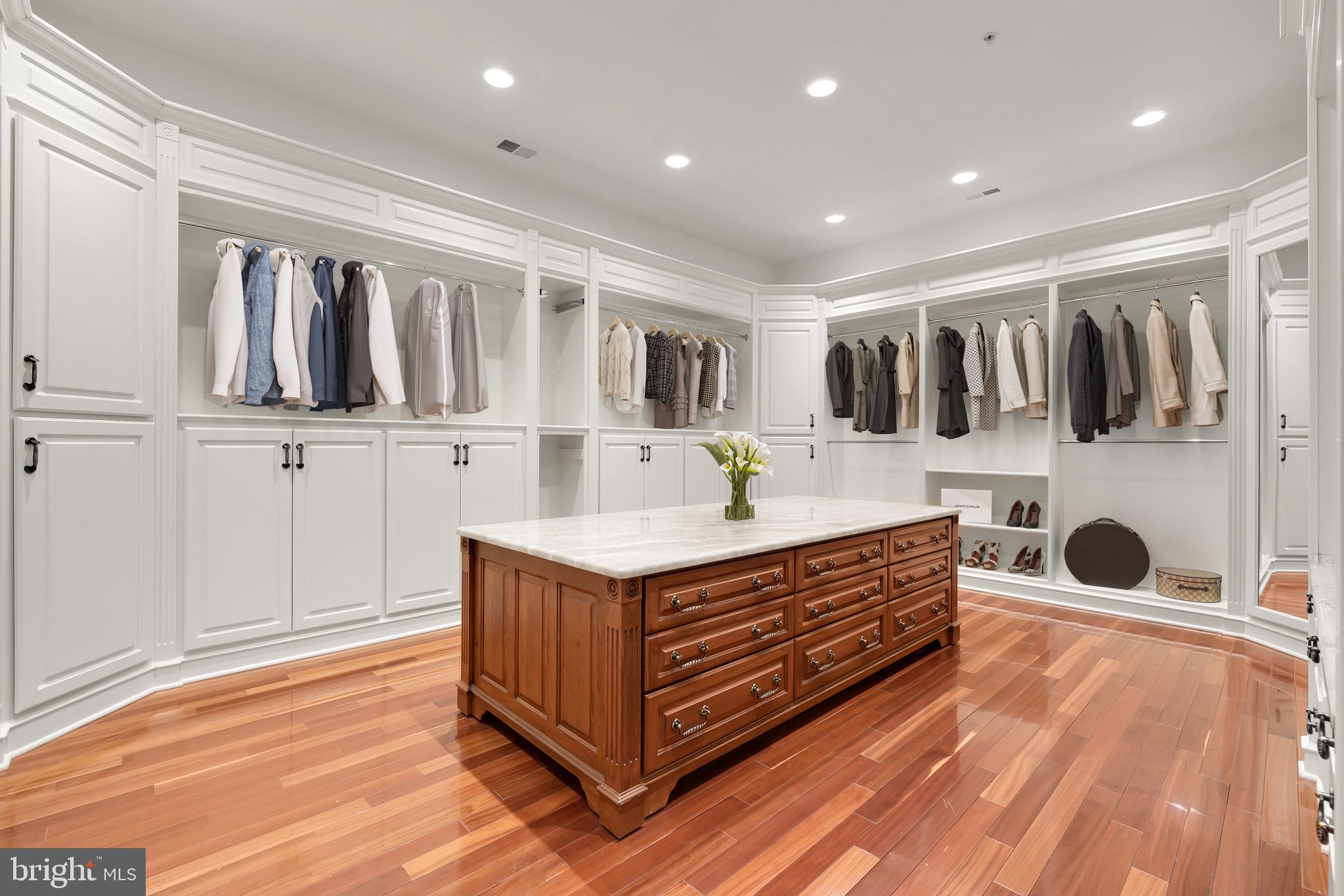 FALCONHURST - Residential