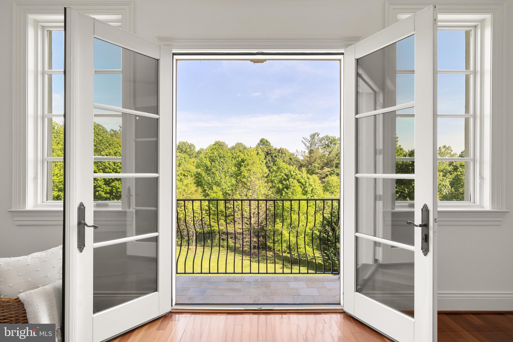 FALCONHURST - Residential