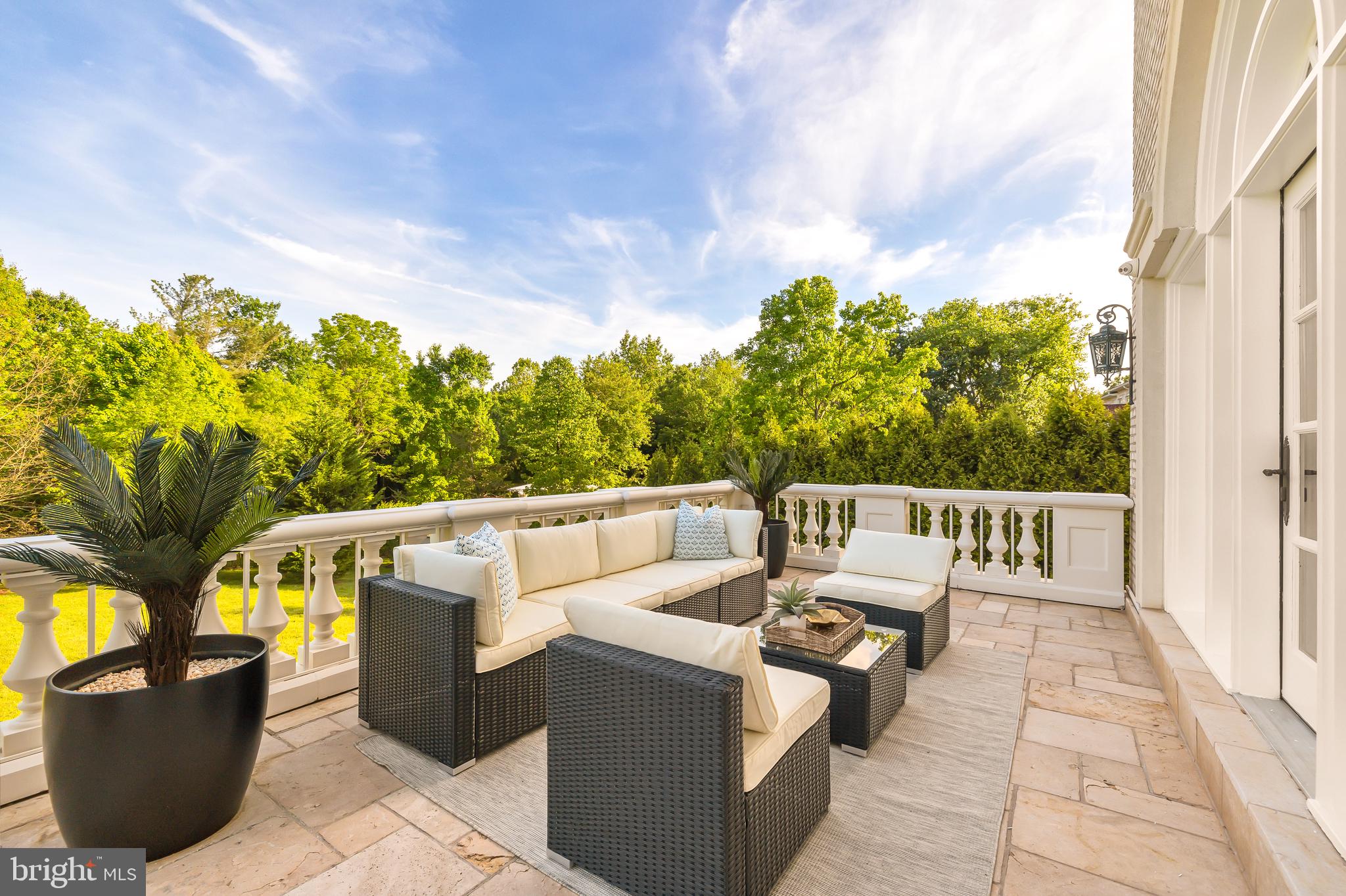 FALCONHURST - Residential