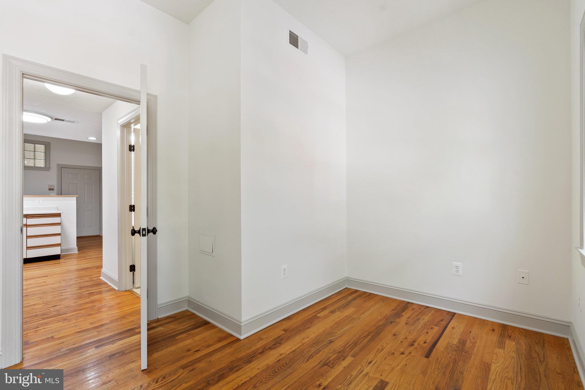 HISTORIC DOWNTOWN WINCHESTER - Residential Lease