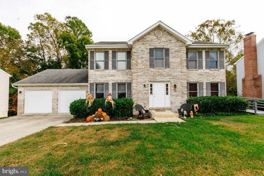 Great location, walk to town amenities! Spacious colonial, updated flooring on Main Lev., open kitchen, updated appliances & counters, NEW mstr bath w/ tile floor & shower,  finished walk out bsmt w/ full bath, great room, pool has new liner & pump, patio & decking, fenced yard,  Small Community of 18 homes, culdesac just across from A.N.S school. Convenient to everything! Sentra call CSS  DOG