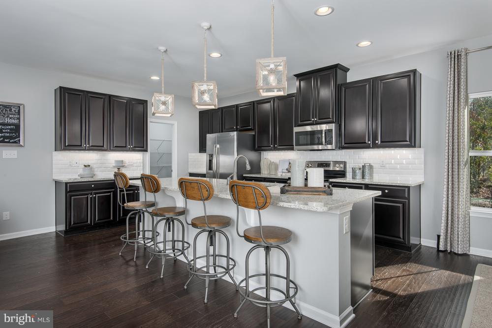 MANOR OAKS - Residential