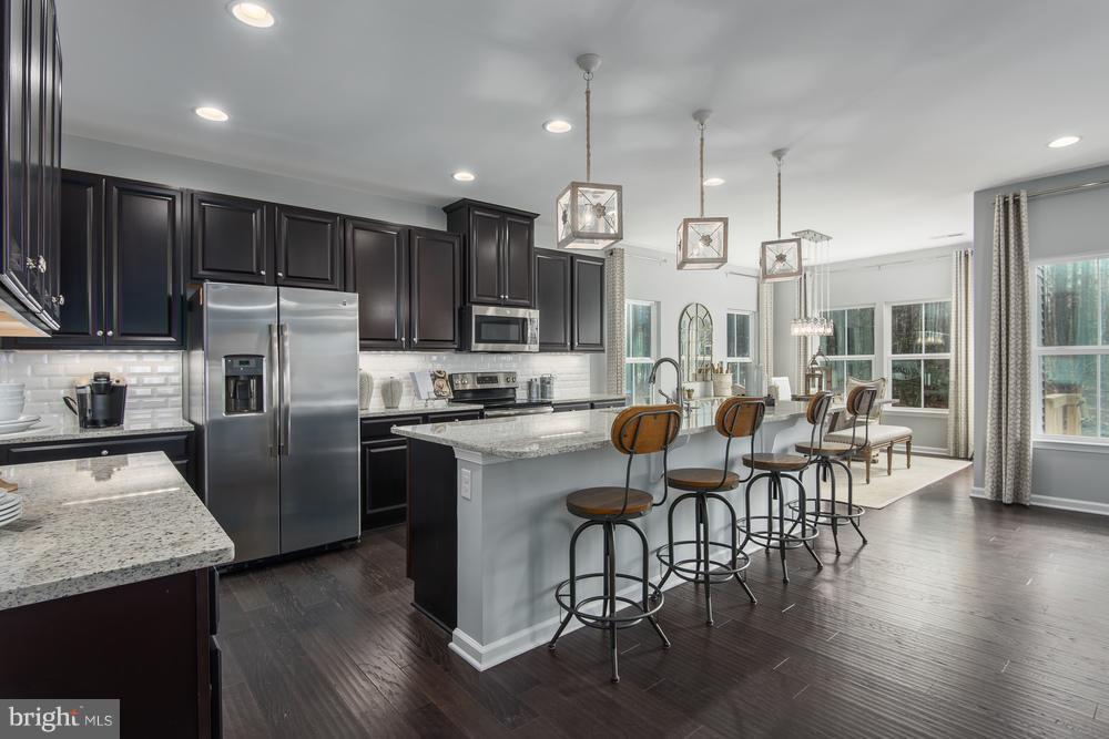 MANOR OAKS - Residential