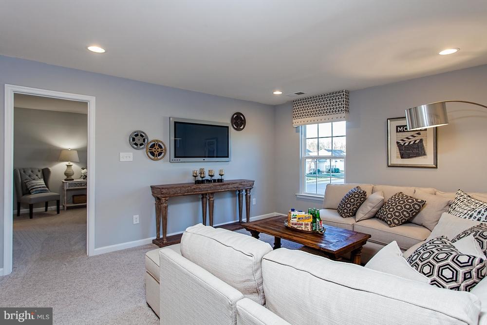 MANOR OAKS - Residential