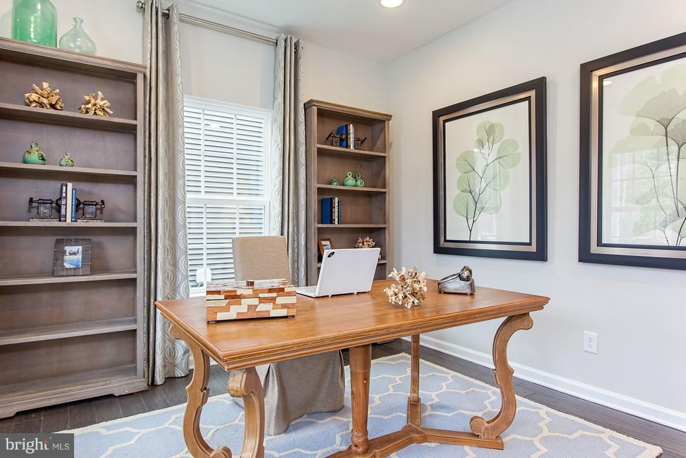 MANOR OAKS - Residential