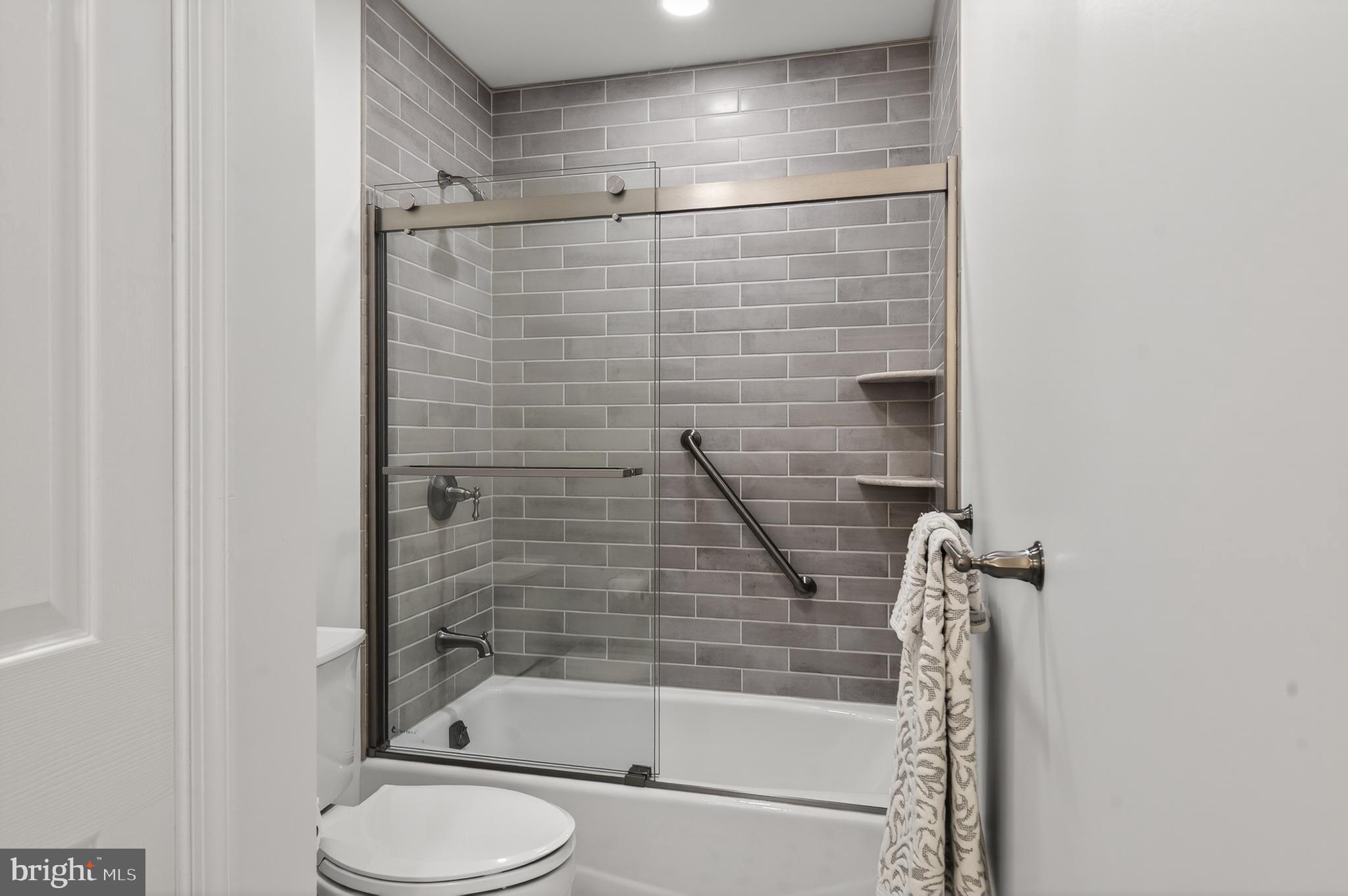 FORT WASHINGTON - Residential