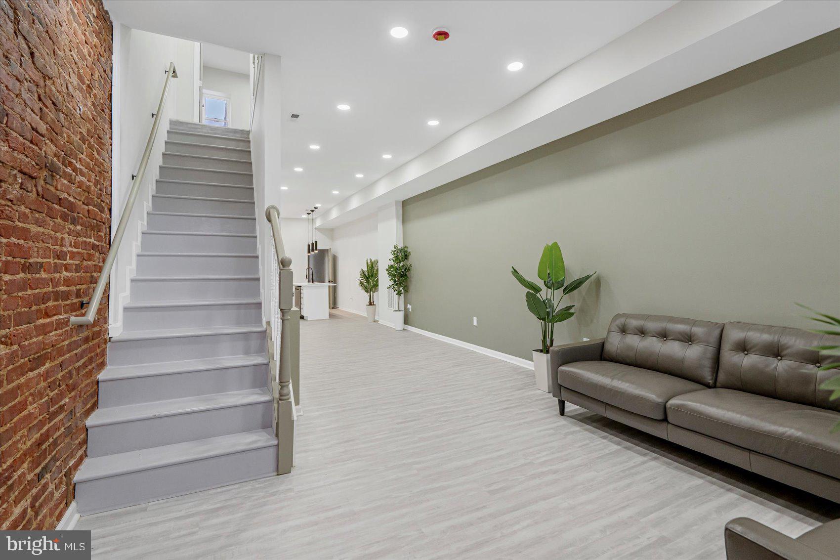 BROADWAY EAST - Residential