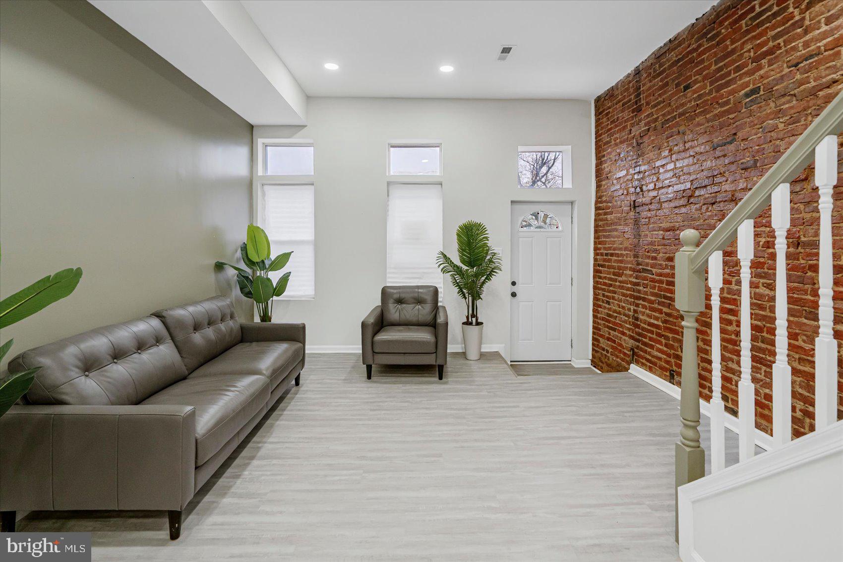 BROADWAY EAST - Residential