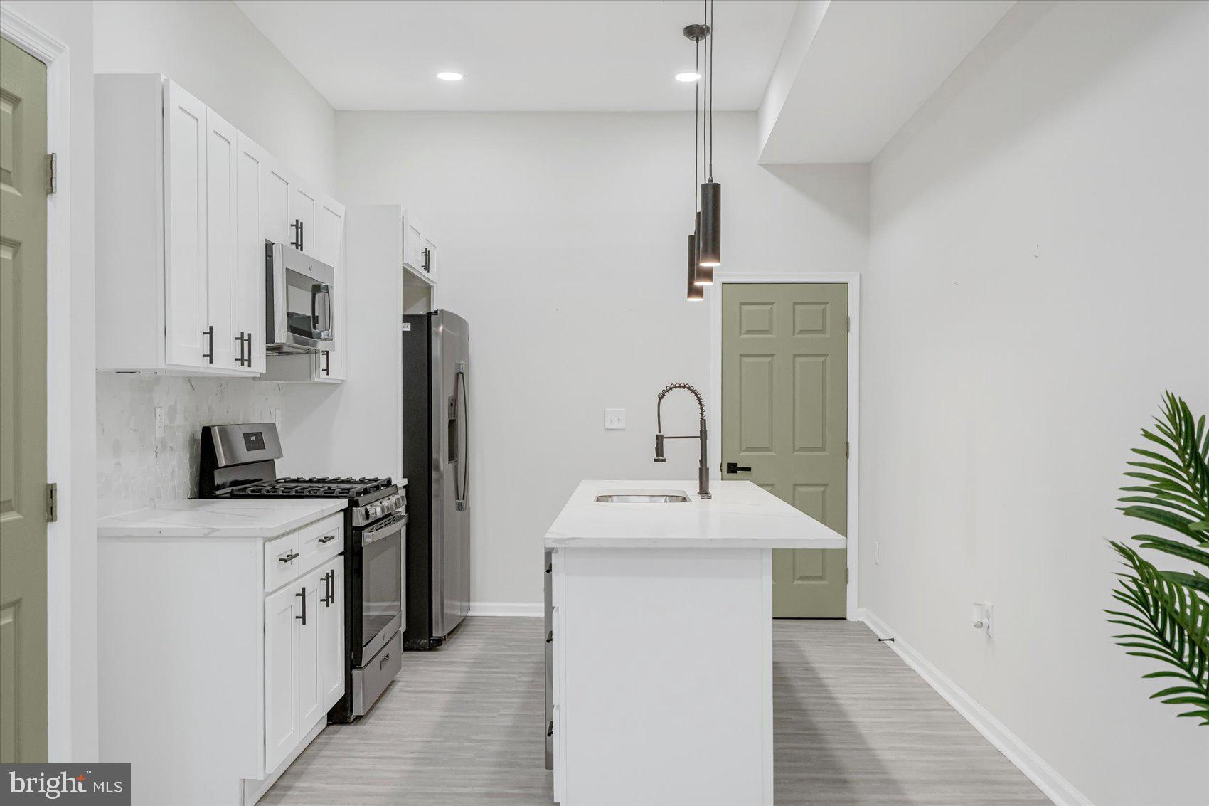 BROADWAY EAST - Residential