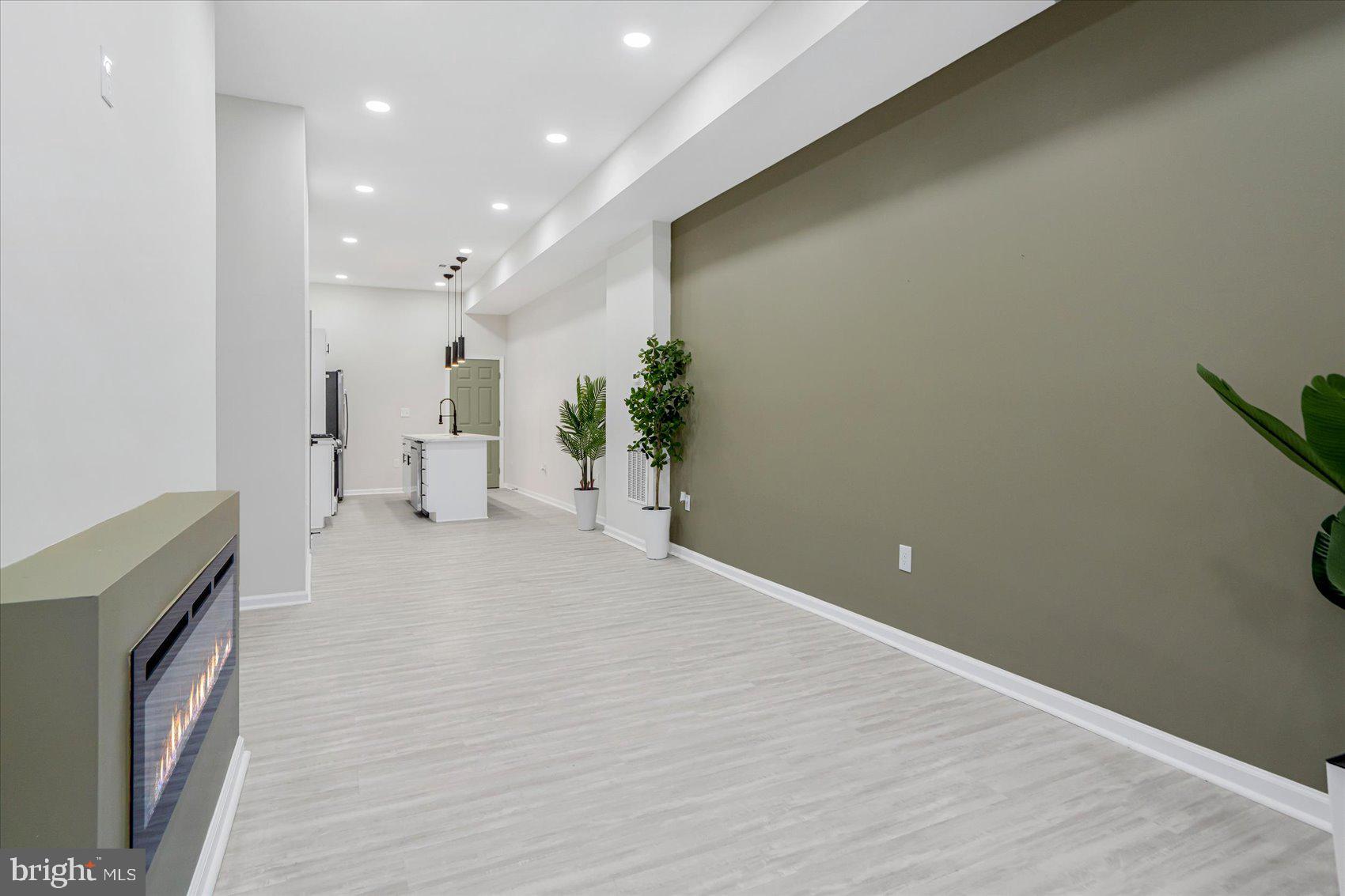 BROADWAY EAST - Residential