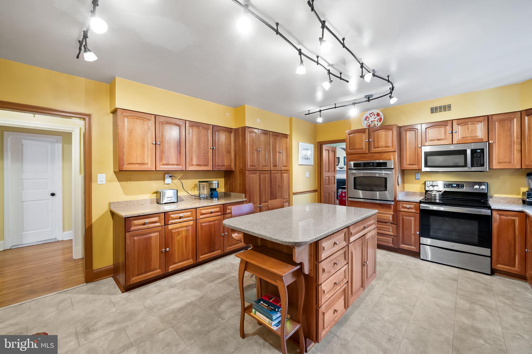 HOMELAND HISTORIC DISTRICT - Residential