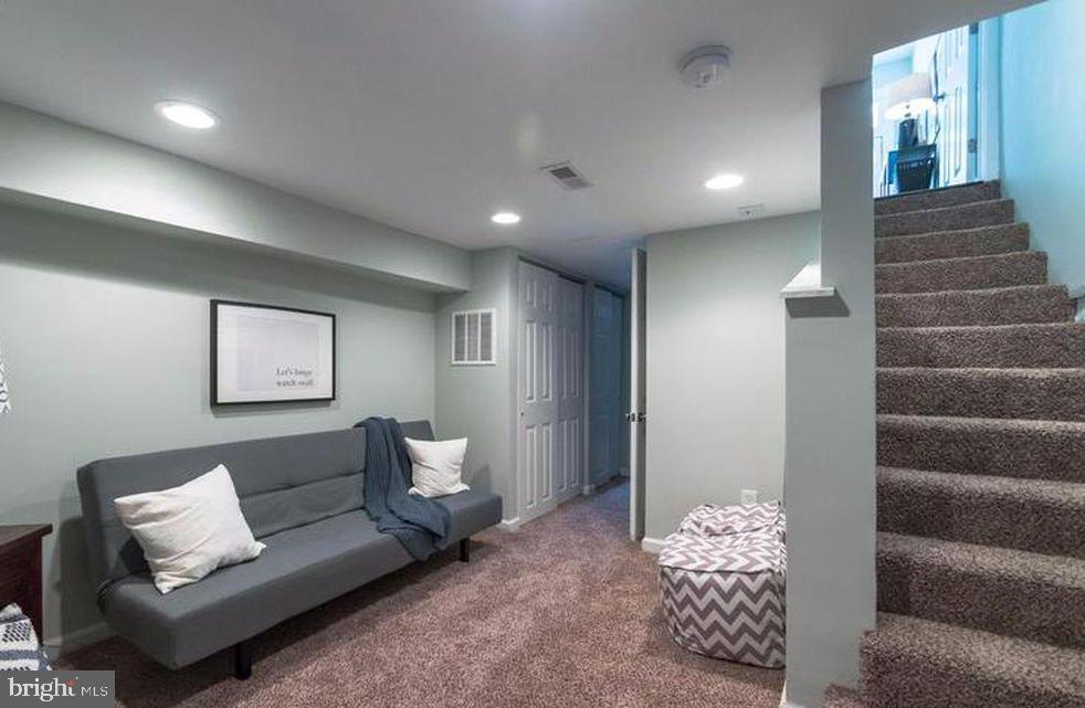 HAMPDEN HISTORIC DISTRICT - Residential Lease