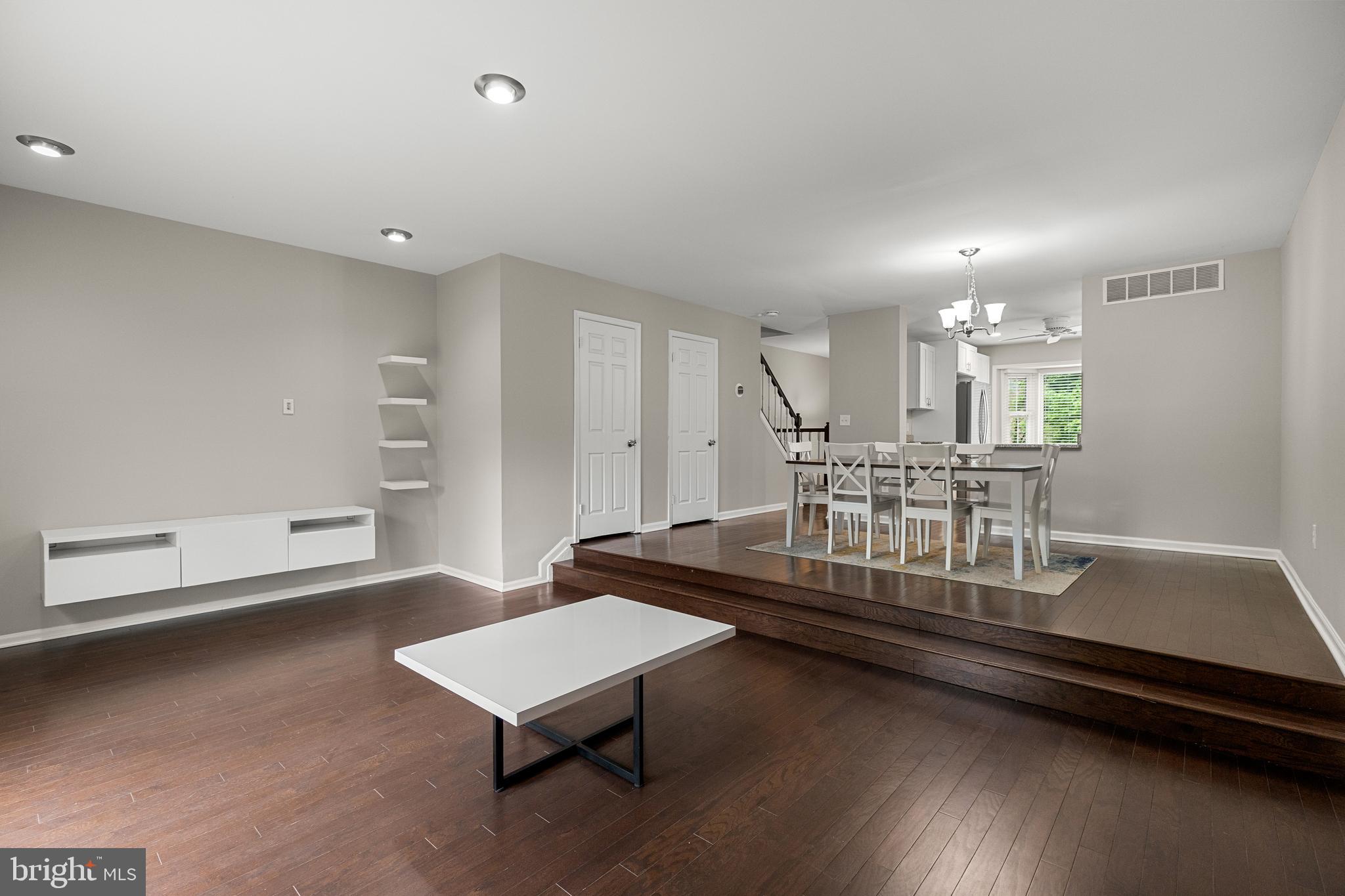 HUNTERS RUN - Residential