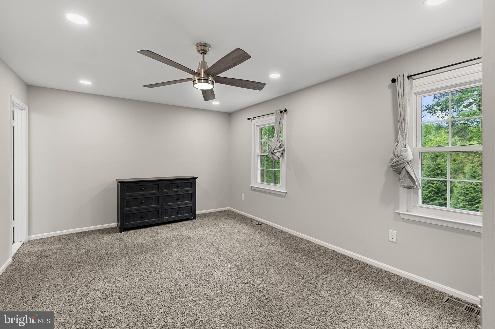 HUNTERS RUN - Residential
