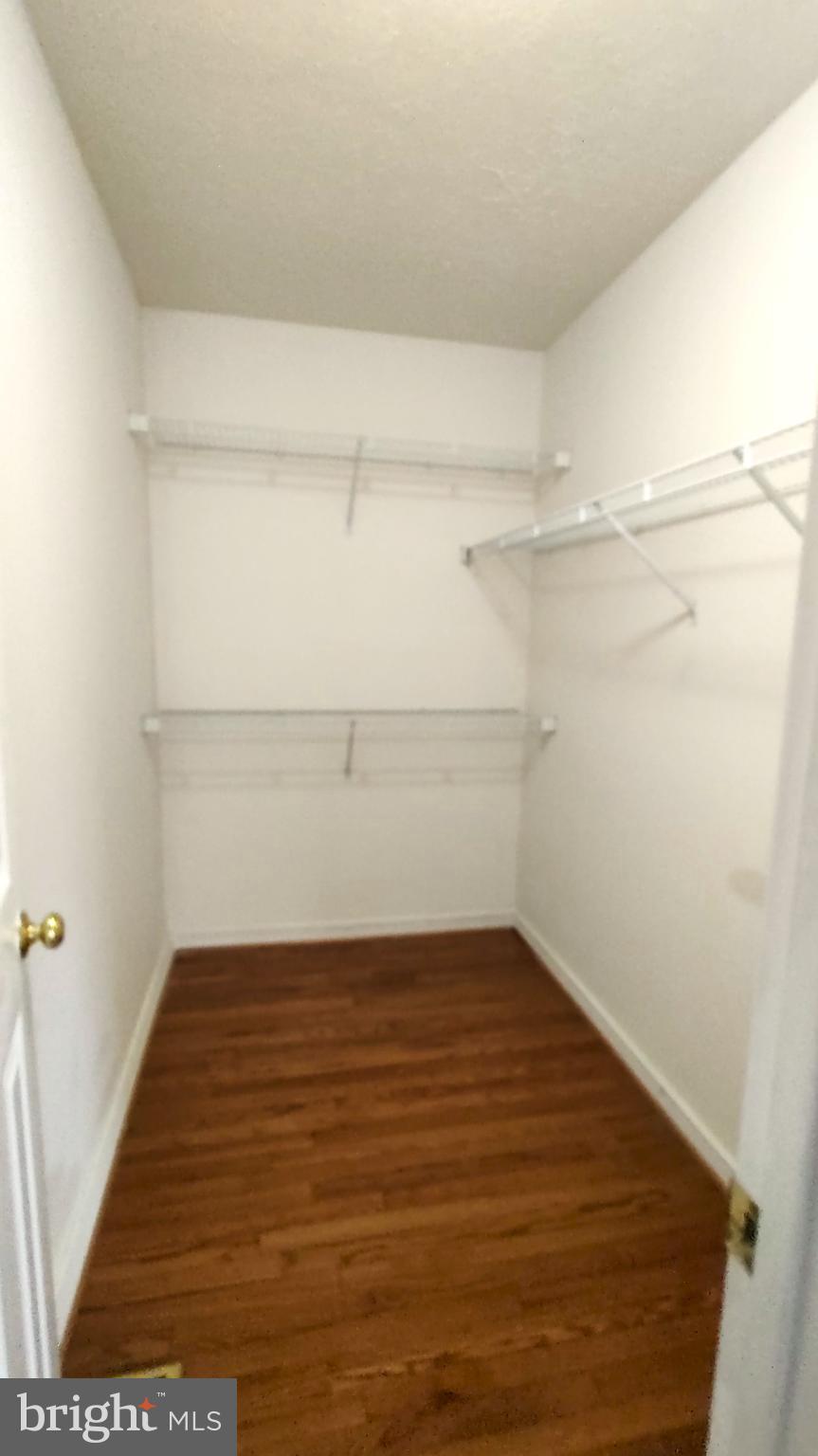 COUNTRY WALK - Residential Lease