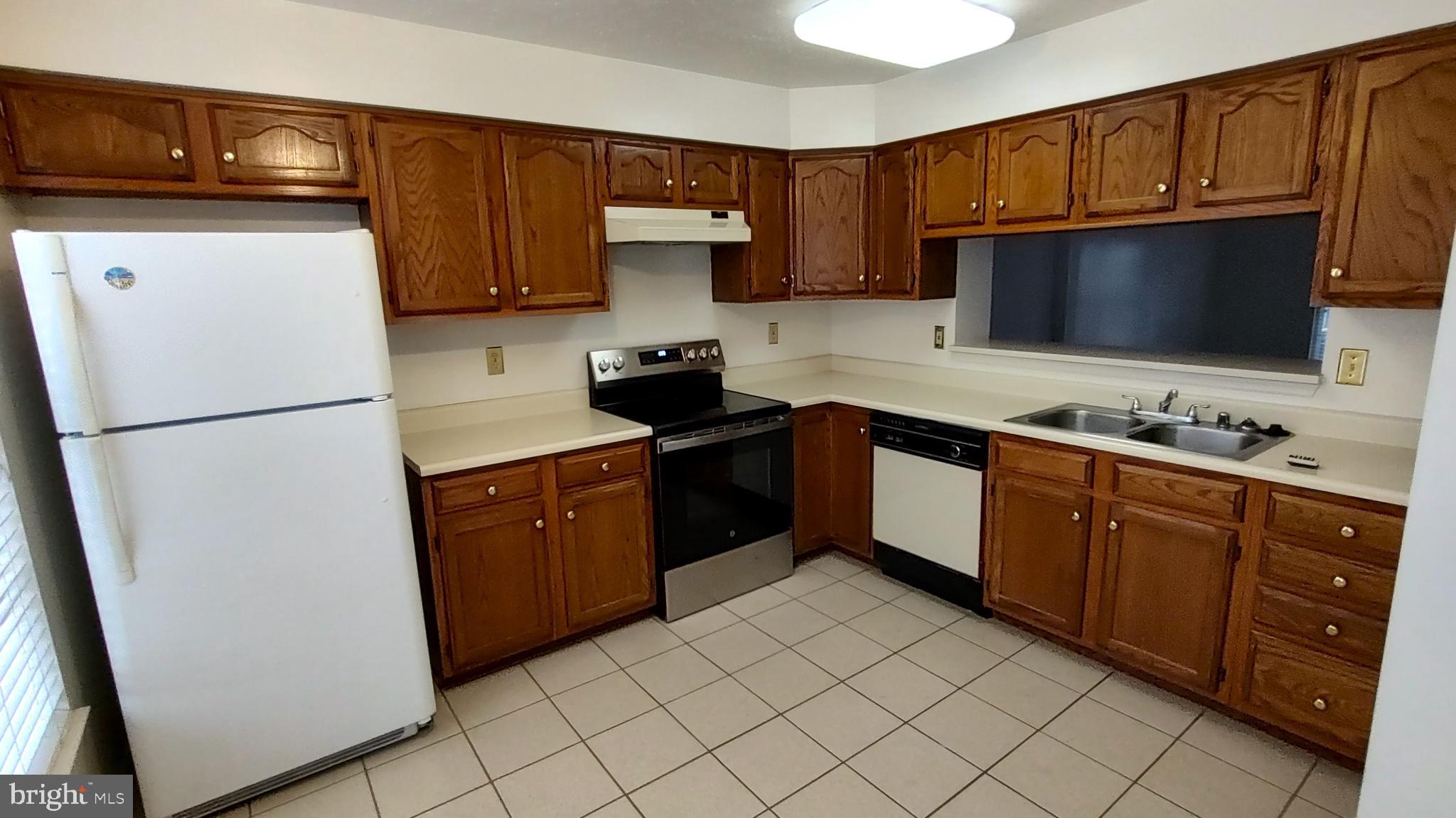 COUNTRY WALK - Residential Lease