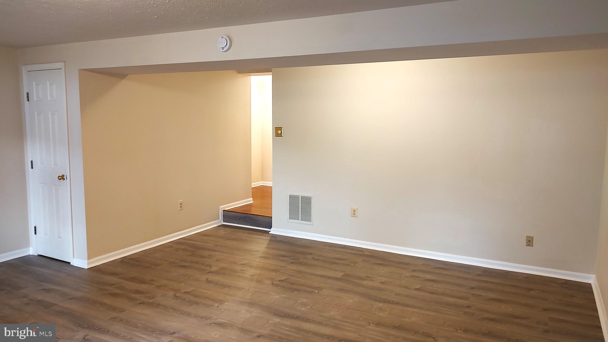 COUNTRY WALK - Residential Lease