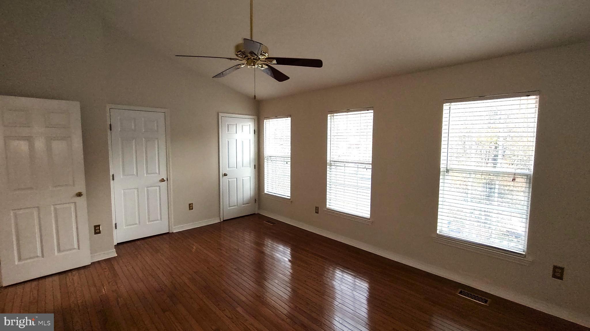 COUNTRY WALK - Residential Lease