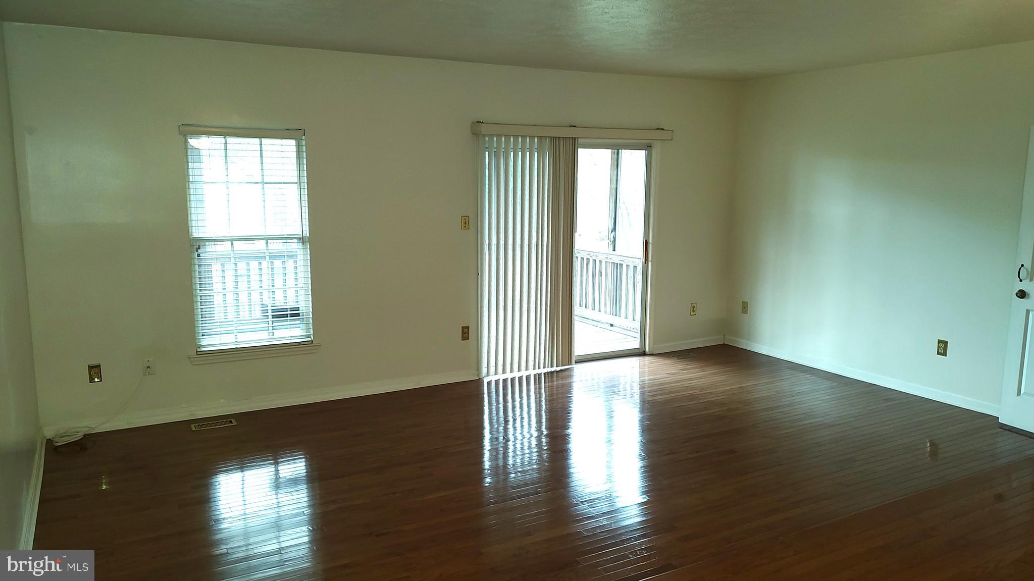 COUNTRY WALK - Residential Lease