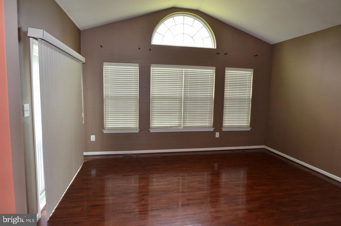 LINDEN GROVE - Residential