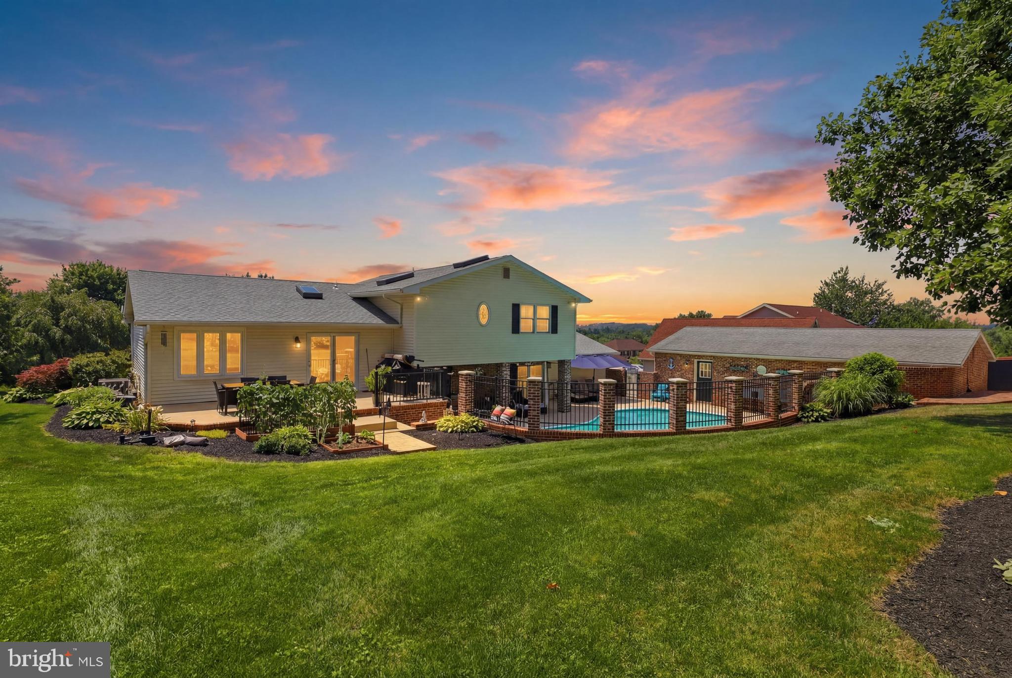 2329 FAIRWAY DRIVE